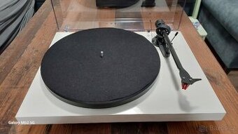 Pro-Ject Debut carbon