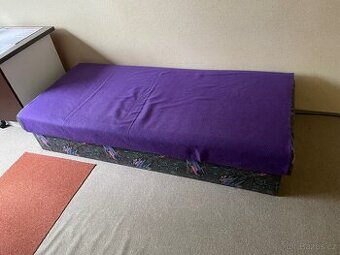 Válenda postel délka 200 cm s úložným prostorem