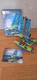 LEGO® Technic 42105 Katamarán