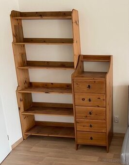 KNIHOVNA IKEA LEKSVIK Z MASIVU