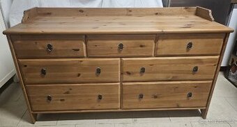 Komoda Ikea Leksvik mořidlo antik 7 šuplíků