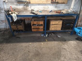 Ponk - pracovní stůl se svěrákem