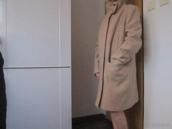 Béžový zimní kabát zn. Mango, L/40, 62% vlny