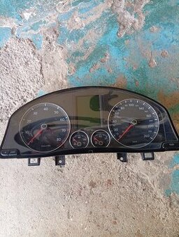 Prodám budíky, přístrojová deska, tachometr na VW golf 5