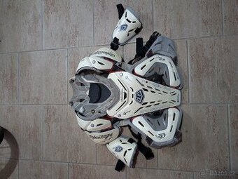 Chranice na motocross, chranic patere