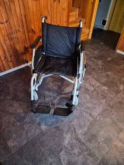 Invalidní vozík k opravě