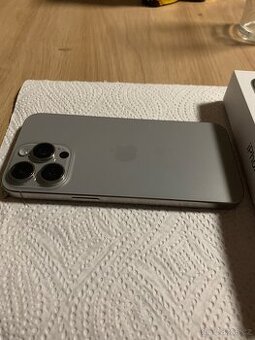 Prodám Apple IPhone 15 Pro Max 256 gb, béžová Natural Titan