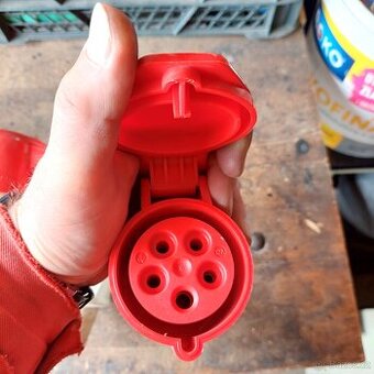 Zásuvky a zástrčky na 380 V