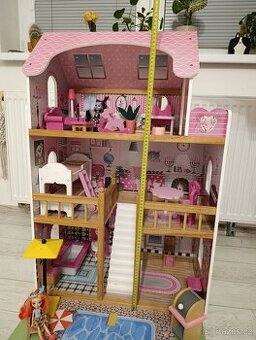 Dřevěný domeček pro panenky