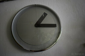 Hodiny nástěnné atypické designové