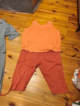 Spousta oblečení vel. 58/62