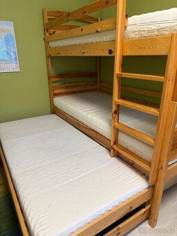 Patrova postel s tretim vysunovacim luzkem