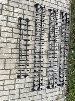 Okrasné zábrany na truhlíky na parapety