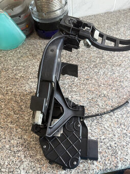 Ford Galaxy predni dvere zamek od roku 2006