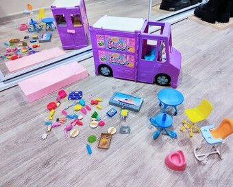 Barbie karavan, nábytek, občerstvení