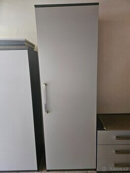 Nbytek do vstupni haly, skrině
