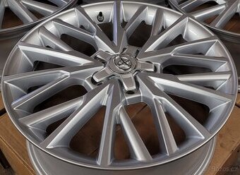Toyota Yaris Cross,18' alu disky,nové ,silver,tpms