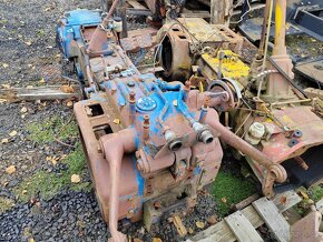 Traktor URSUS (Zetor 4011)převodovka atd
