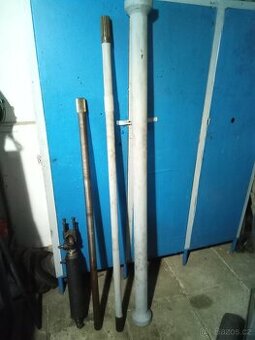 Propojovací drážkové hřídele a servoválec na Tatru 138