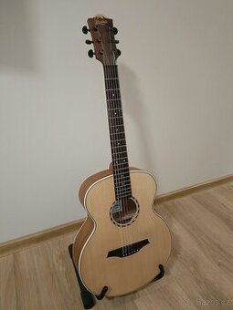 Akustická kytara Bromo BAA8S (mini jumbo) + obal