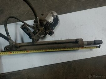 Ruční  hydraulické  čerpadlo s pistnici