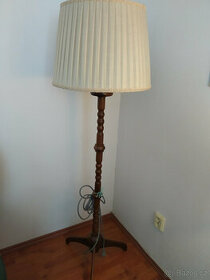 Stojací lampa vzhled retro