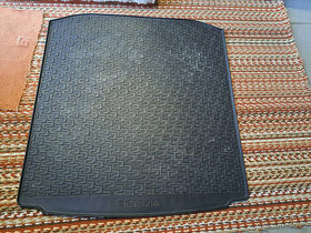 Gumový koberec Octavia III Liftback 5E5061160
