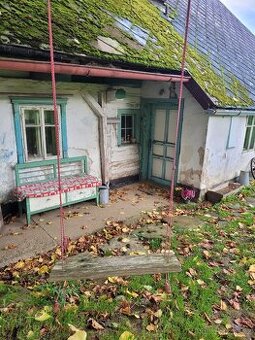 Poloroubená chalupa v Orlických horách