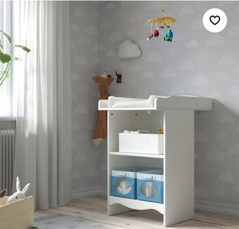 Komoda s přebalovacím pultem