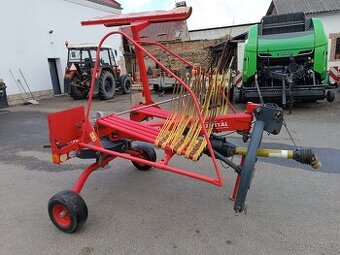 Prodáme nesený jednorotorový shrnovač píce Rožmitál 3,6m