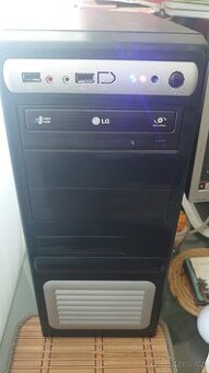 PC, monitor, klávesnice, myš, wifi adaptér