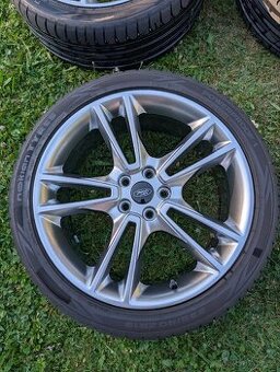 Alu kola Ford R19