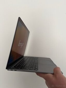 MacBook Air 13" M1 (16GB RAM / 512GB SSD) – výborný stav