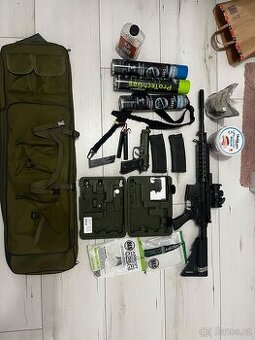 Kompletní airsoftový set – replika M4 + Beretta + příslušens