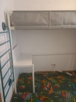 Palanda/vysoká postel Vitval Ikea se stolem
