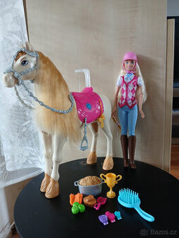 Barbie a tančící kůň, chodící kůň, svítící mořská panna