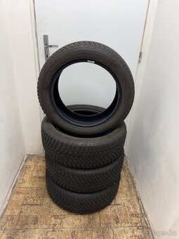 Sada zimních pneu GoodYear Ultragrip 205/55 R17 95V.