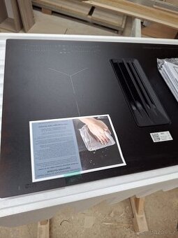 Varná deska s digestoři aeg