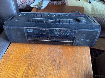 Radio s kazeťákem
