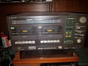 Retro hi-fi věž s gramofonem