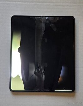 Samsung Galaxy Z Fold 4 poškozený