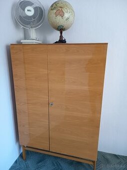 Skříňka daruji za odvoz