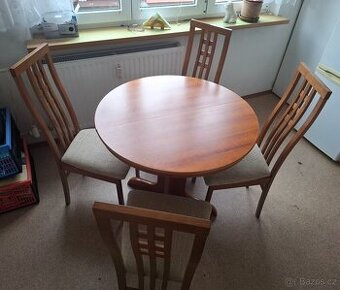 Prodám jídelní kulatý stůl, průměr 90 cm + 4 židle, velmi pě