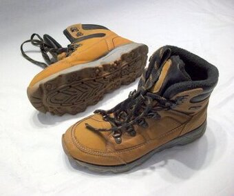 Zateplené KOTNÍČKOVÉ BOTY zn. FILA, 37/4