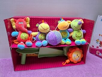 Kolotoč nad postýlku.