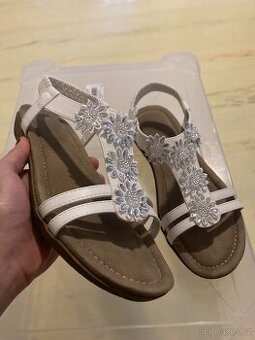 Dámské bílé sandály se zdobením - výprodej