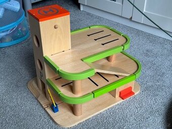 Garáž dřevěná pro vláčkodráhu