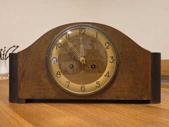 Staré mechanické hodiny