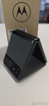 Krabička na Motorola RAZR 40