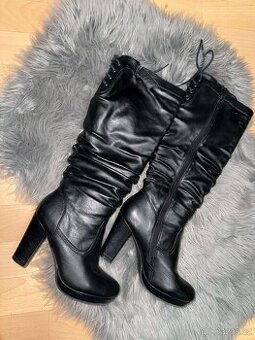 Dámské kozačky na podpatku